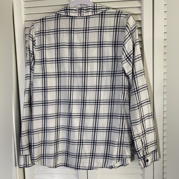 Anthropologie Splendid Long Sleeve 1/2 Button Up V-neck Top, Sz M, White/Navy - Picture 2 of 7